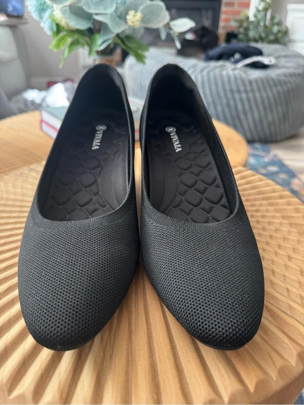Vivaia Almond Toe Wedge Black size 43-women size 11